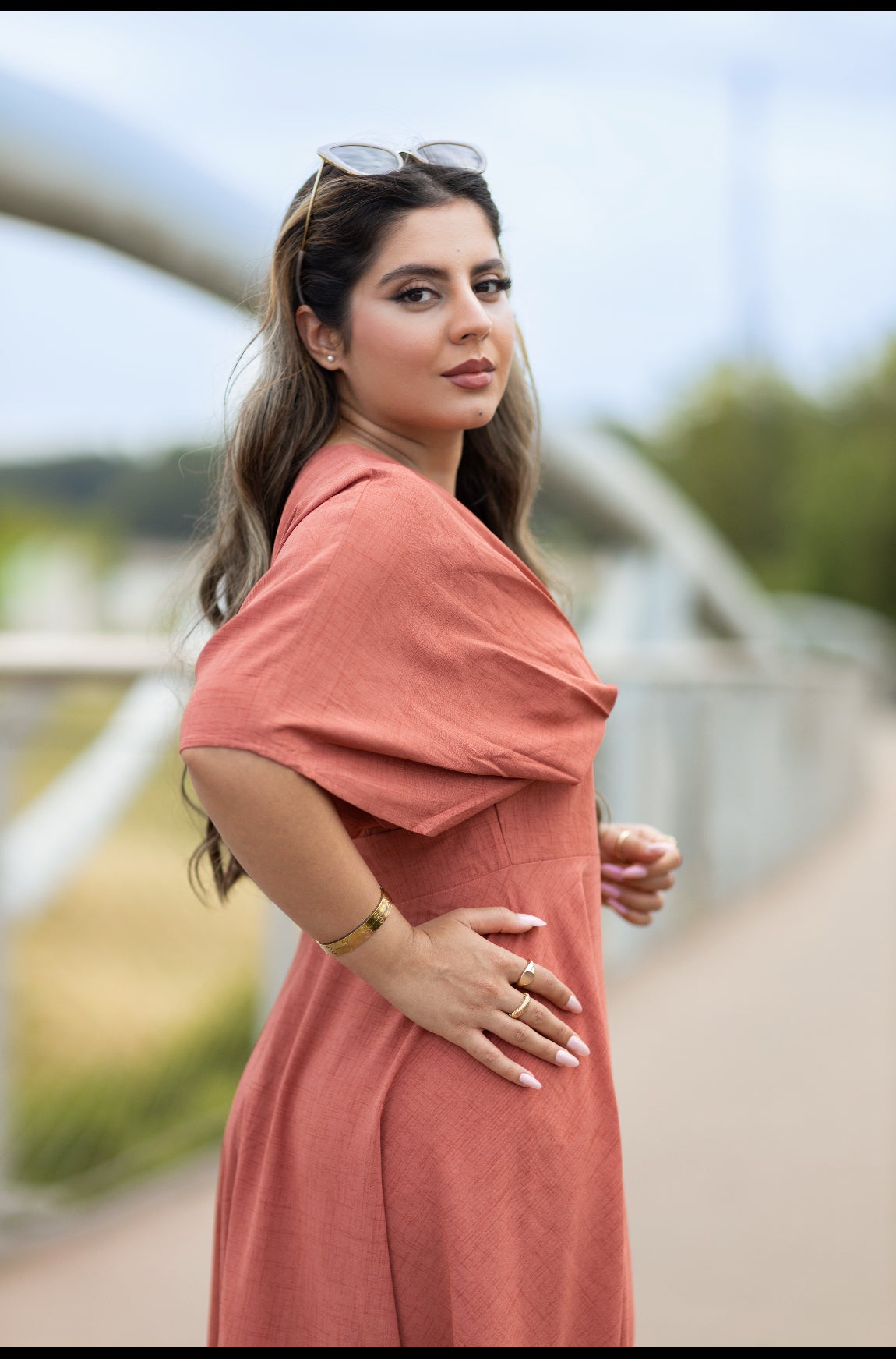Maxikleid „Terra“ – Schlichte Eleganz in warmem Ziegelrot