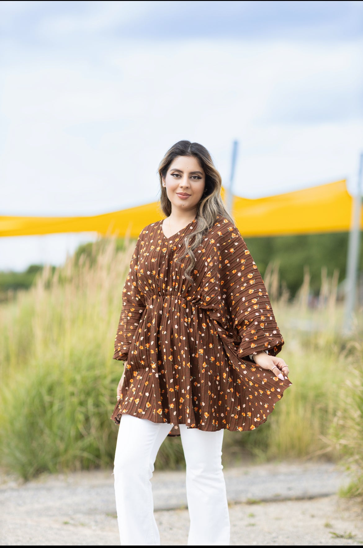 Braune Tunika mit Blumenmuster – Lo