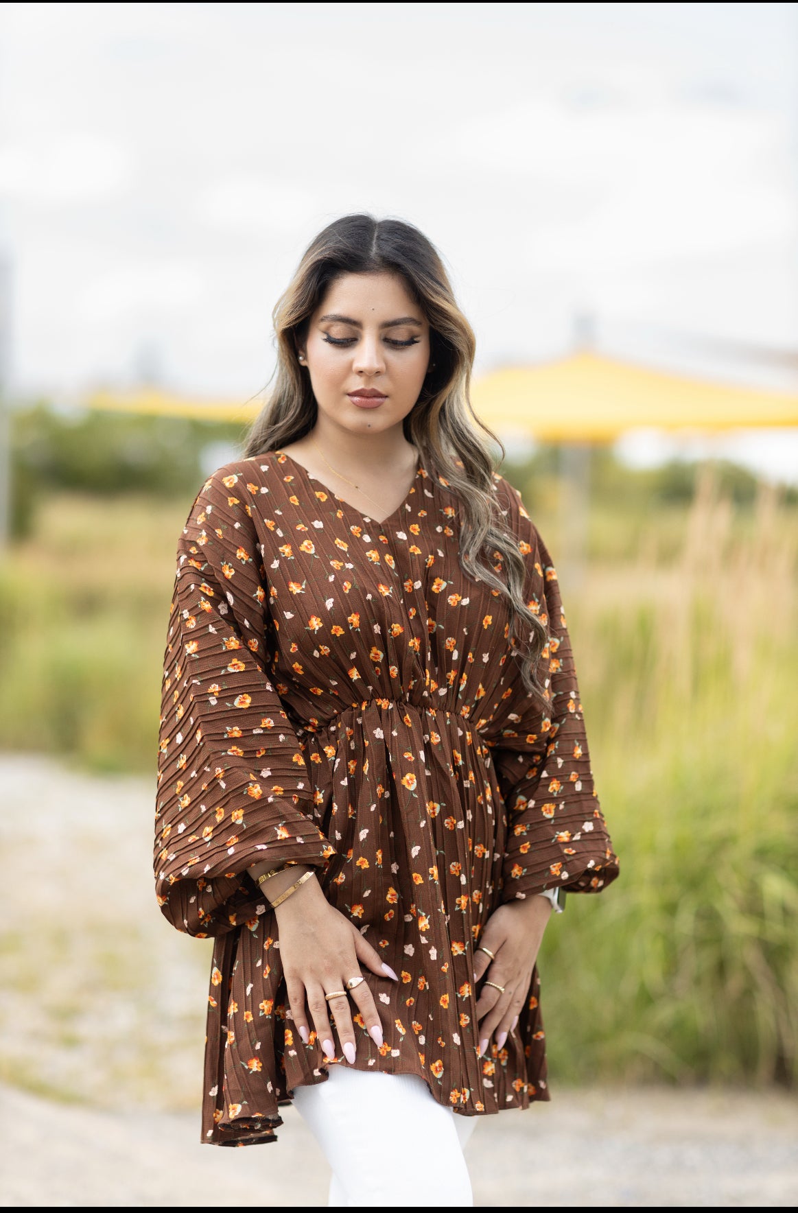 Braune Tunika mit Blumenmuster – Lo