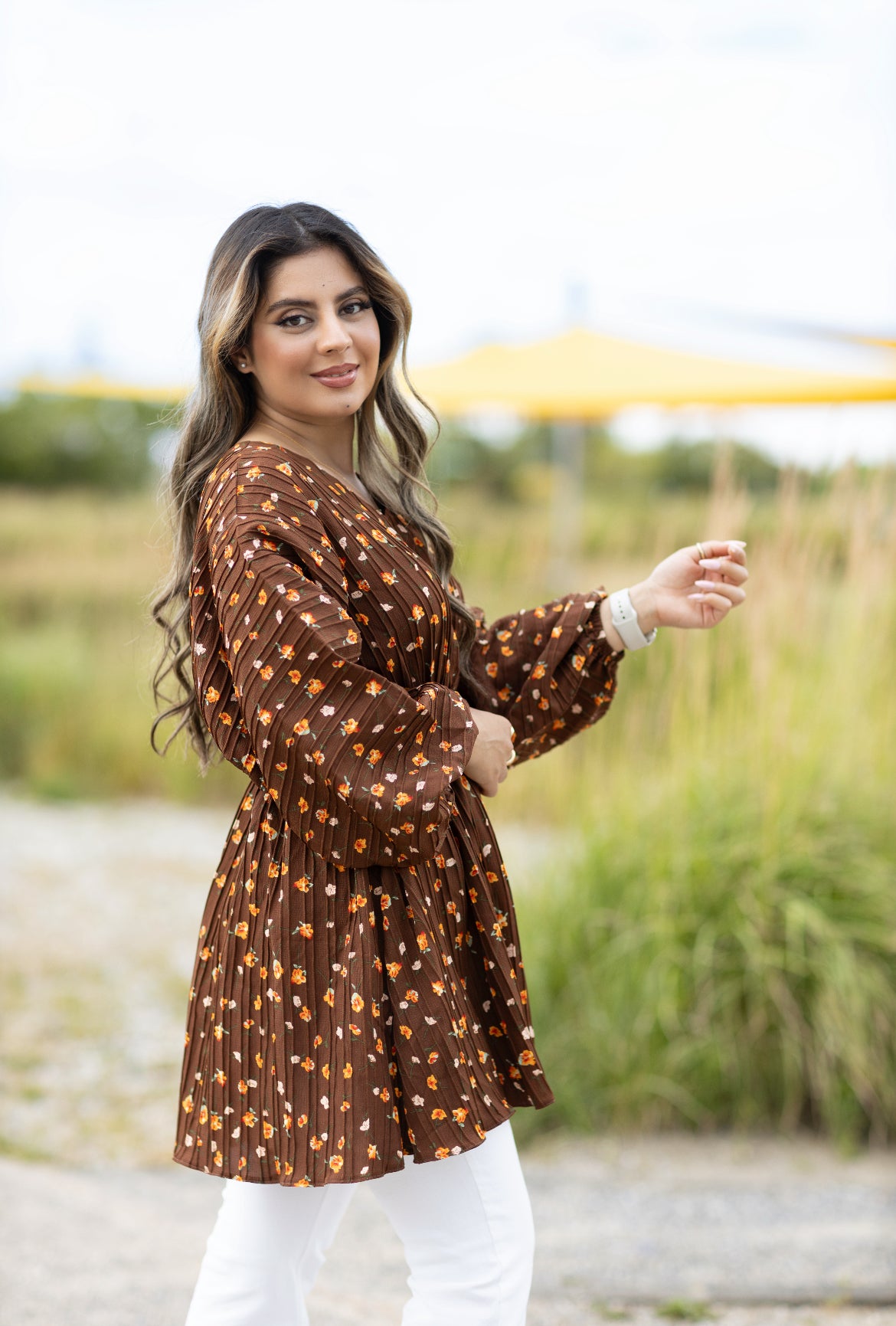 Braune Tunika mit Blumenmuster – Lo